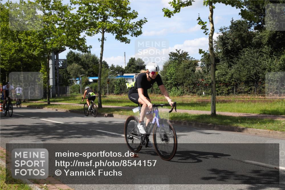 10.08.2025 - GEWOBA Citytriathlon Bremen Yannick Fuchs http://msf.ph/oto/8544157 10.08.2025 14:43:24 Radfahren 109, 157, 234, 251, 311, 462 meine-sportfotos.de