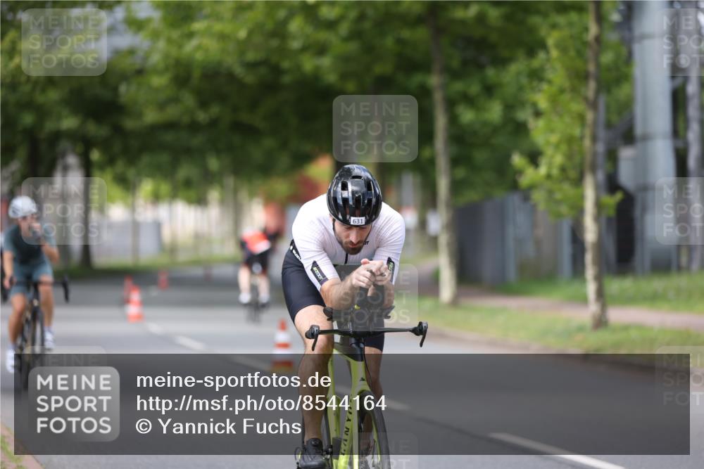 10.08.2025 - GEWOBA Citytriathlon Bremen Yannick Fuchs http://msf.ph/oto/8544164 10.08.2025 12:53:32 Radfahren 570, 631, 759, 872, 902, 933, 966, 1035 meine-sportfotos.de