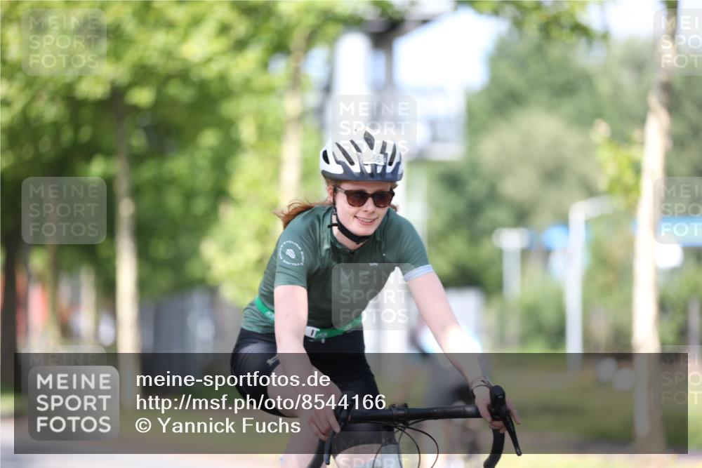 10.08.2025 - GEWOBA Citytriathlon Bremen Yannick Fuchs http://msf.ph/oto/8544166 10.08.2025 10:56:11 Radfahren 69, 99, 119, 401, 429, 464, 466, 485, 497 meine-sportfotos.de