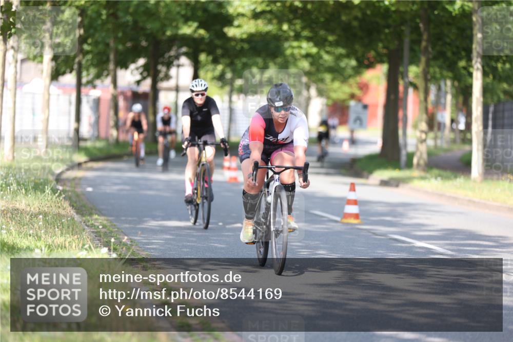 10.08.2025 - GEWOBA Citytriathlon Bremen Yannick Fuchs http://msf.ph/oto/8544169 10.08.2025 10:56:12 Radfahren 69, 99, 115, 119, 401, 429, 464, 466, 485, 497 meine-sportfotos.de