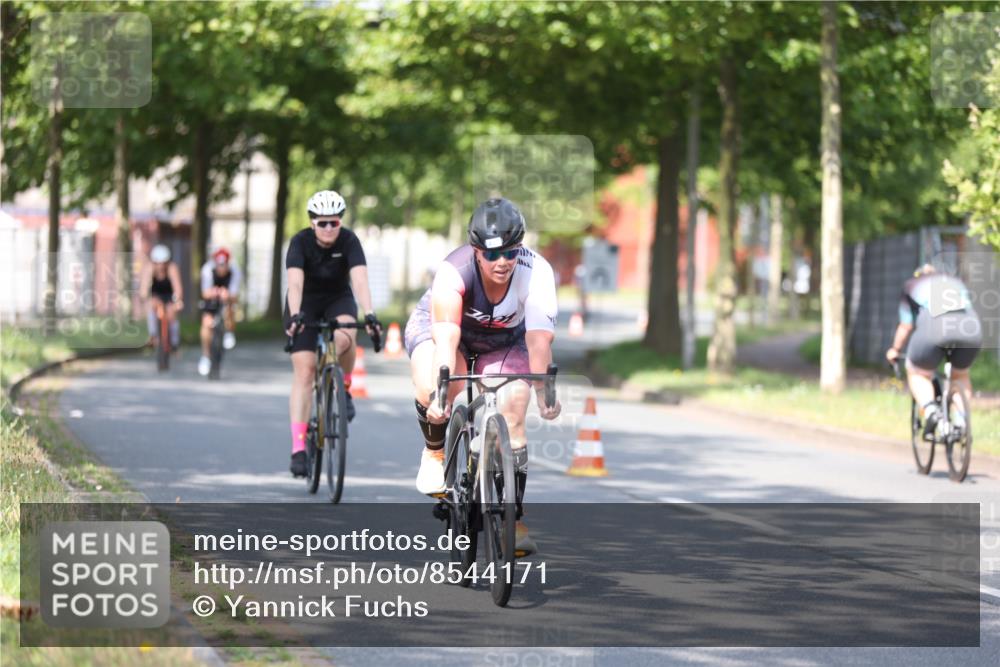 10.08.2025 - GEWOBA Citytriathlon Bremen Yannick Fuchs http://msf.ph/oto/8544171 10.08.2025 10:56:12 Radfahren 69, 99, 115, 119, 401, 429, 464, 466, 485, 497 meine-sportfotos.de