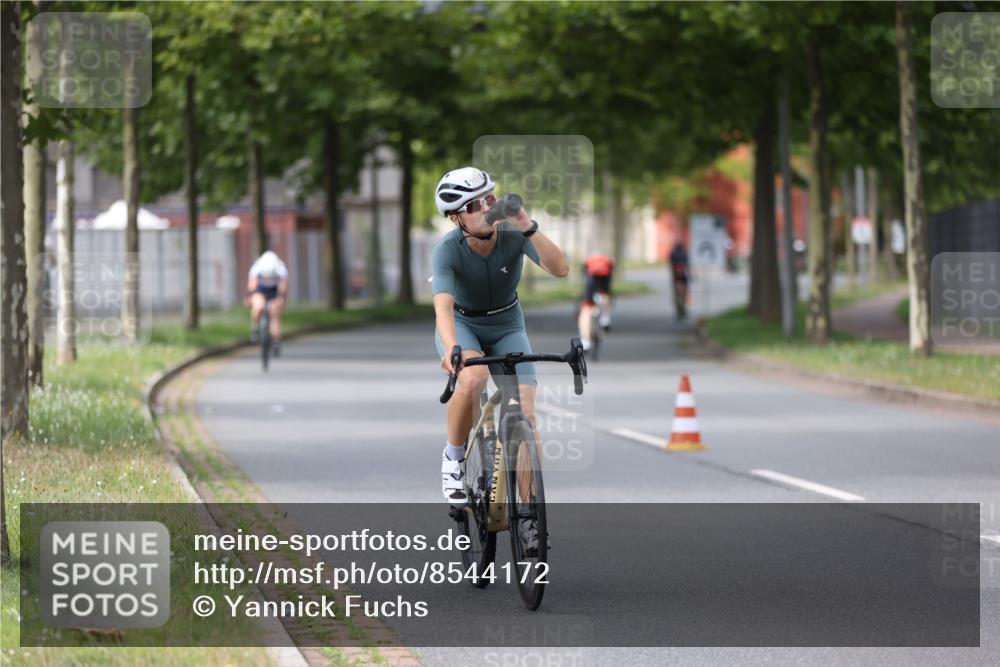 10.08.2025 - GEWOBA Citytriathlon Bremen Yannick Fuchs http://msf.ph/oto/8544172 10.08.2025 12:53:33 Radfahren 631, 759, 872, 902, 933, 966, 1035 meine-sportfotos.de