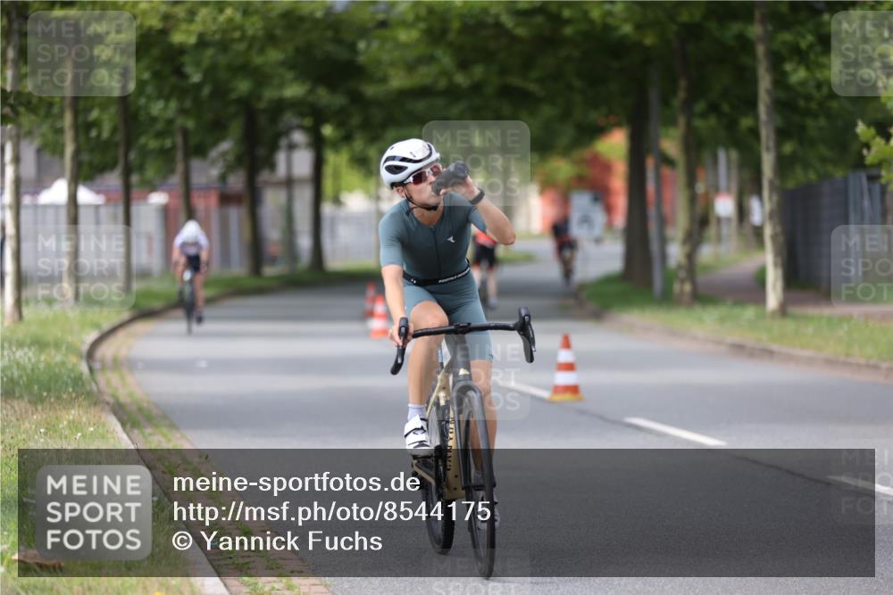10.08.2025 - GEWOBA Citytriathlon Bremen Yannick Fuchs http://msf.ph/oto/8544175 10.08.2025 12:53:33 Radfahren 631, 759, 872, 902, 933, 966, 1035 meine-sportfotos.de