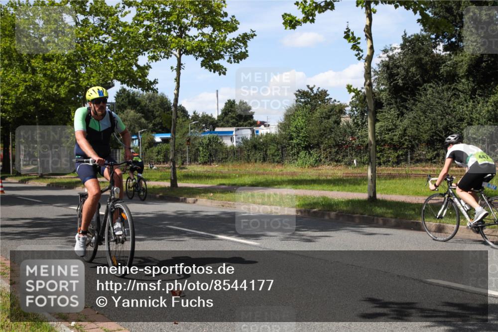 10.08.2025 - GEWOBA Citytriathlon Bremen Yannick Fuchs http://msf.ph/oto/8544177 10.08.2025 14:47:14 Radfahren 140, 220 meine-sportfotos.de