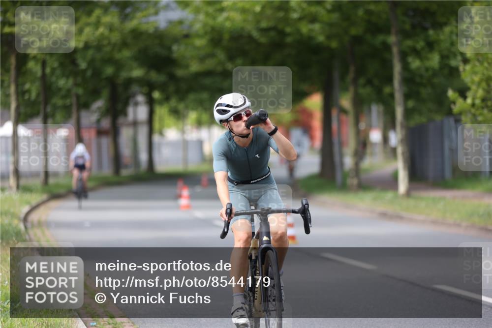 10.08.2025 - GEWOBA Citytriathlon Bremen Yannick Fuchs http://msf.ph/oto/8544179 10.08.2025 12:53:33 Radfahren 631, 759, 872, 902, 933, 966, 1035 meine-sportfotos.de