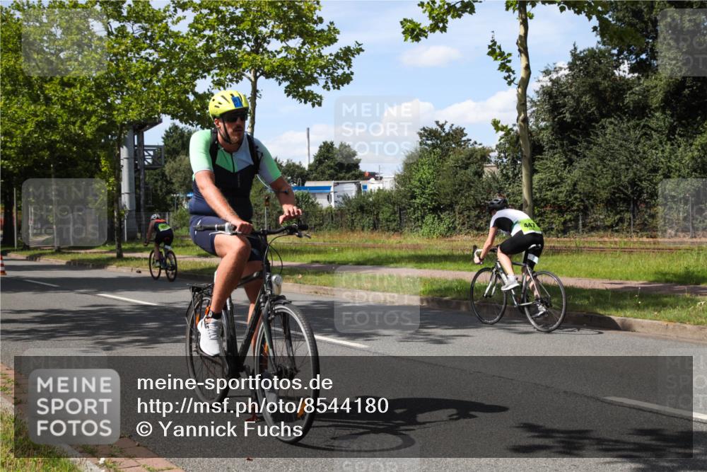 10.08.2025 - GEWOBA Citytriathlon Bremen Yannick Fuchs http://msf.ph/oto/8544180 10.08.2025 14:47:14 Radfahren 140, 220 meine-sportfotos.de