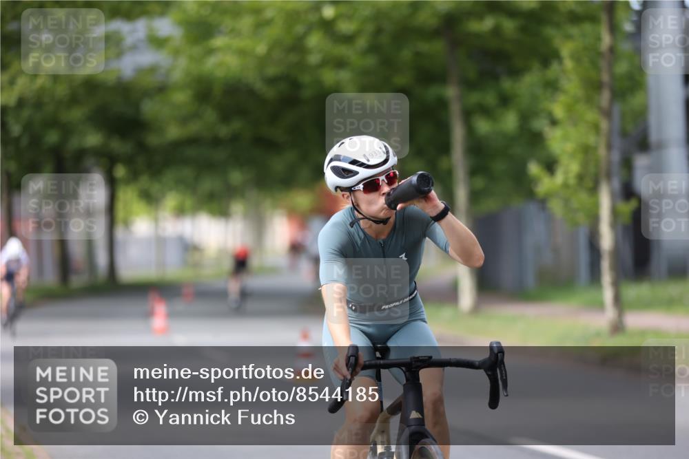 10.08.2025 - GEWOBA Citytriathlon Bremen Yannick Fuchs http://msf.ph/oto/8544185 10.08.2025 12:53:33 Radfahren 631, 759, 872, 902, 933, 966, 1035 meine-sportfotos.de