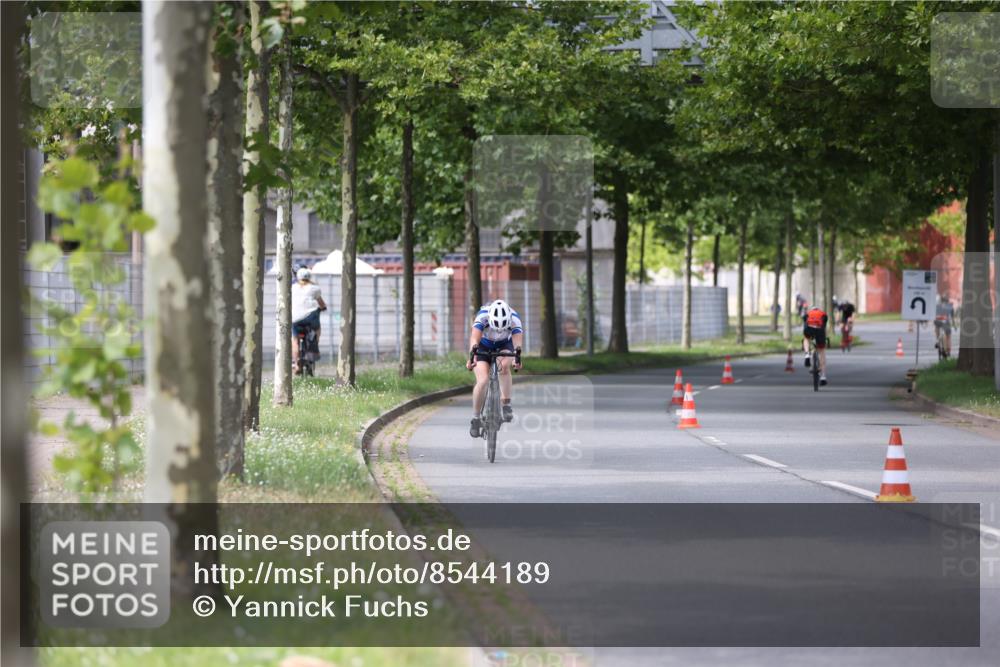 10.08.2025 - GEWOBA Citytriathlon Bremen Yannick Fuchs http://msf.ph/oto/8544189 10.08.2025 12:53:34 Radfahren 631, 759, 872, 902, 933, 966, 1035 meine-sportfotos.de