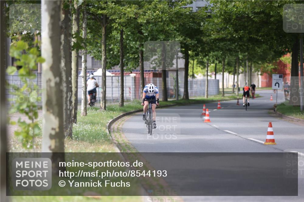 10.08.2025 - GEWOBA Citytriathlon Bremen Yannick Fuchs http://msf.ph/oto/8544193 10.08.2025 12:53:34 Radfahren 631, 759, 872, 902, 933, 966, 1035 meine-sportfotos.de