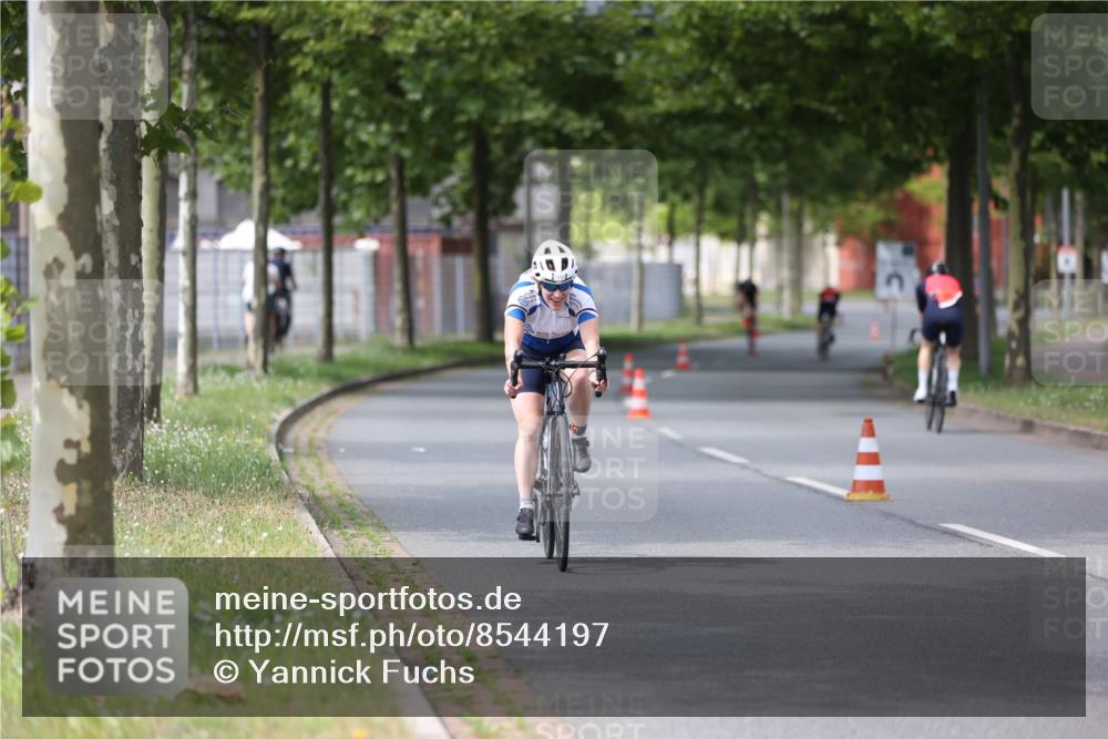 10.08.2025 - GEWOBA Citytriathlon Bremen Yannick Fuchs http://msf.ph/oto/8544197 10.08.2025 12:53:36 Radfahren 631, 739, 759, 872, 902, 933, 966, 1035 meine-sportfotos.de