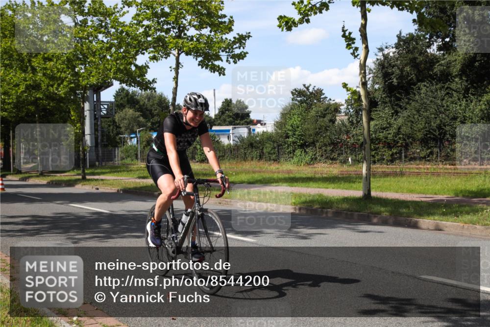 10.08.2025 - GEWOBA Citytriathlon Bremen Yannick Fuchs http://msf.ph/oto/8544200 10.08.2025 14:47:42 Radfahren 367, 382, 418, 448, 467, 483 meine-sportfotos.de