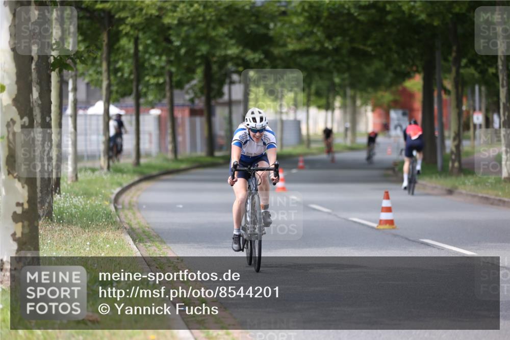 10.08.2025 - GEWOBA Citytriathlon Bremen Yannick Fuchs http://msf.ph/oto/8544201 10.08.2025 12:53:36 Radfahren 631, 739, 759, 872, 902, 933, 966, 1035 meine-sportfotos.de