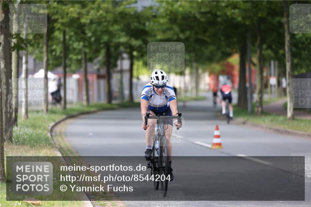 10.08.2025 - GEWOBA Citytriathlon Bremen Yannick Fuchs http://msf.ph/oto/8544204 10.08.2025 12:53:36 Radfahren 631, 739, 759, 872, 902, 933, 966, 1035 meine-sportfotos.de