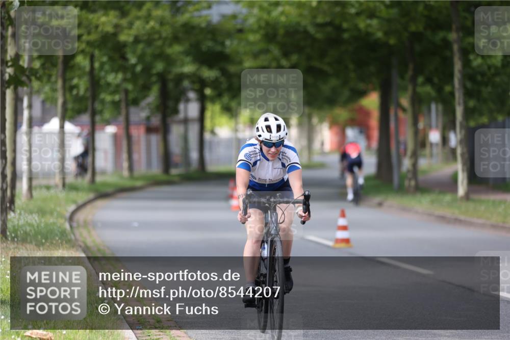 10.08.2025 - GEWOBA Citytriathlon Bremen Yannick Fuchs http://msf.ph/oto/8544207 10.08.2025 12:53:37 Radfahren 631, 739, 759, 902, 933, 966, 1035 meine-sportfotos.de