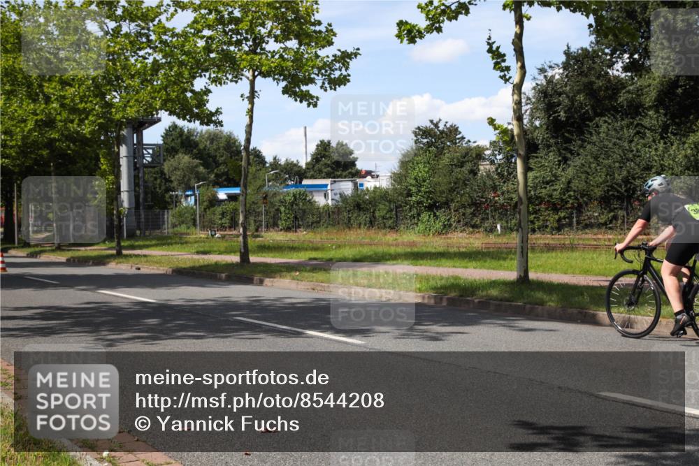 10.08.2025 - GEWOBA Citytriathlon Bremen Yannick Fuchs http://msf.ph/oto/8544208 10.08.2025 14:47:47 Radfahren 331, 382, 418, 467, 483 meine-sportfotos.de