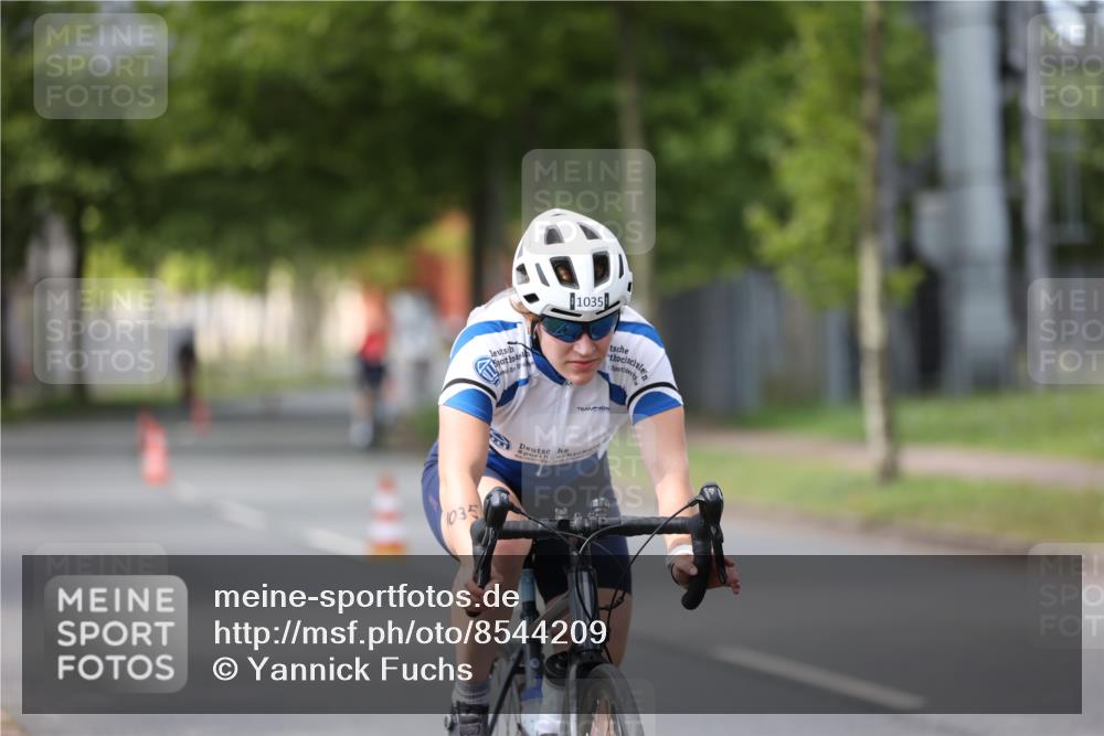 10.08.2025 - GEWOBA Citytriathlon Bremen Yannick Fuchs http://msf.ph/oto/8544209 10.08.2025 12:53:37 Radfahren 631, 739, 759, 902, 933, 966, 1035 meine-sportfotos.de
