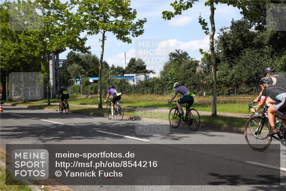 10.08.2025 - GEWOBA Citytriathlon Bremen Yannick Fuchs http://msf.ph/oto/8544216 10.08.2025 14:47:49 Radfahren 331, 382, 418, 467, 483 meine-sportfotos.de