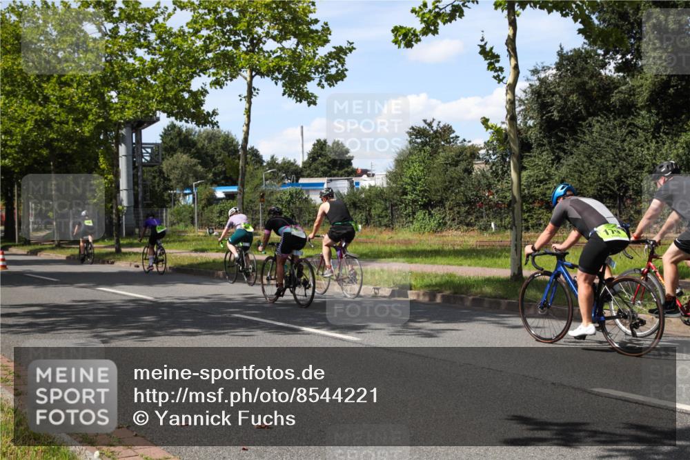 10.08.2025 - GEWOBA Citytriathlon Bremen Yannick Fuchs http://msf.ph/oto/8544221 10.08.2025 14:47:50 Radfahren 331, 382, 418, 467, 483 meine-sportfotos.de