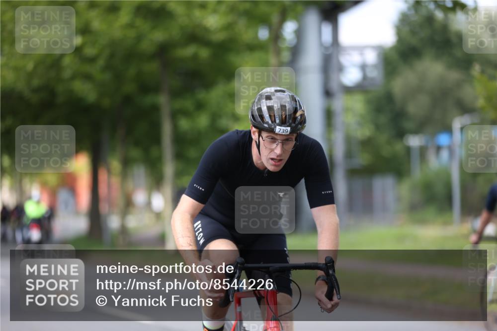 10.08.2025 - GEWOBA Citytriathlon Bremen Yannick Fuchs http://msf.ph/oto/8544226 10.08.2025 12:53:46 Radfahren 631, 739, 1035 meine-sportfotos.de