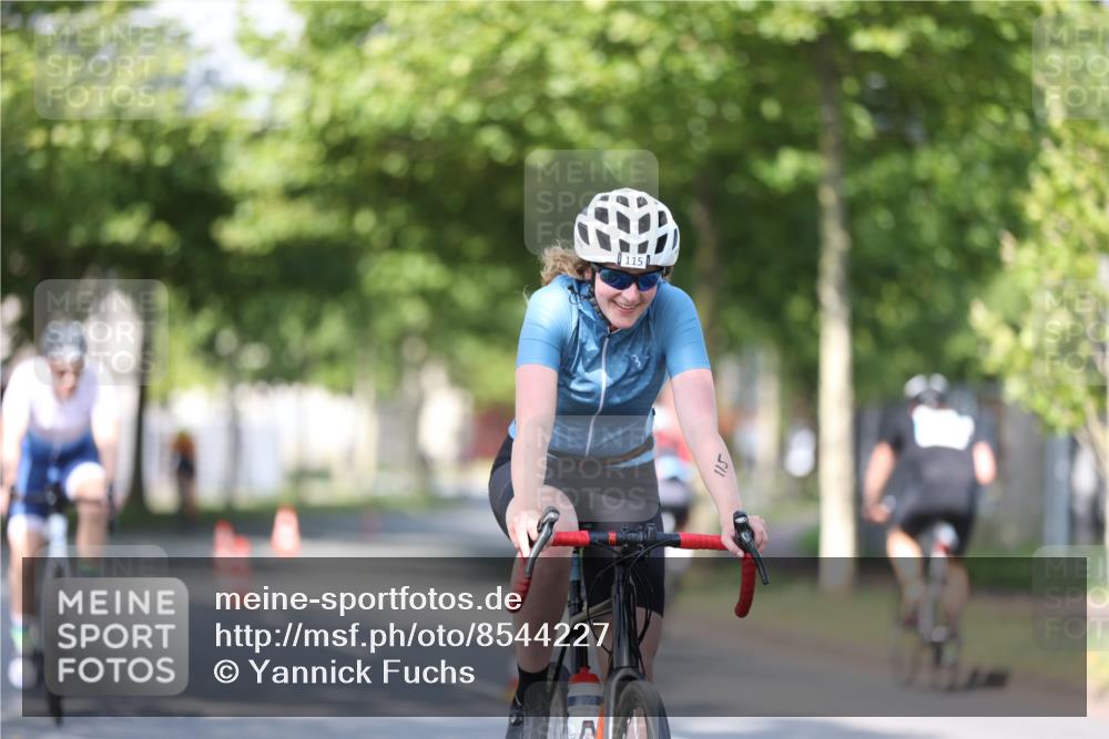 10.08.2025 - GEWOBA Citytriathlon Bremen Yannick Fuchs http://msf.ph/oto/8544227 10.08.2025 10:56:26 Radfahren 31, 115, 401, 429, 464 meine-sportfotos.de