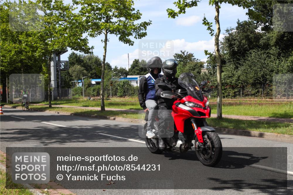 10.08.2025 - GEWOBA Citytriathlon Bremen Yannick Fuchs http://msf.ph/oto/8544231 10.08.2025 14:48:05 Radfahren 22, 196, 331, 350, 418, 447 meine-sportfotos.de