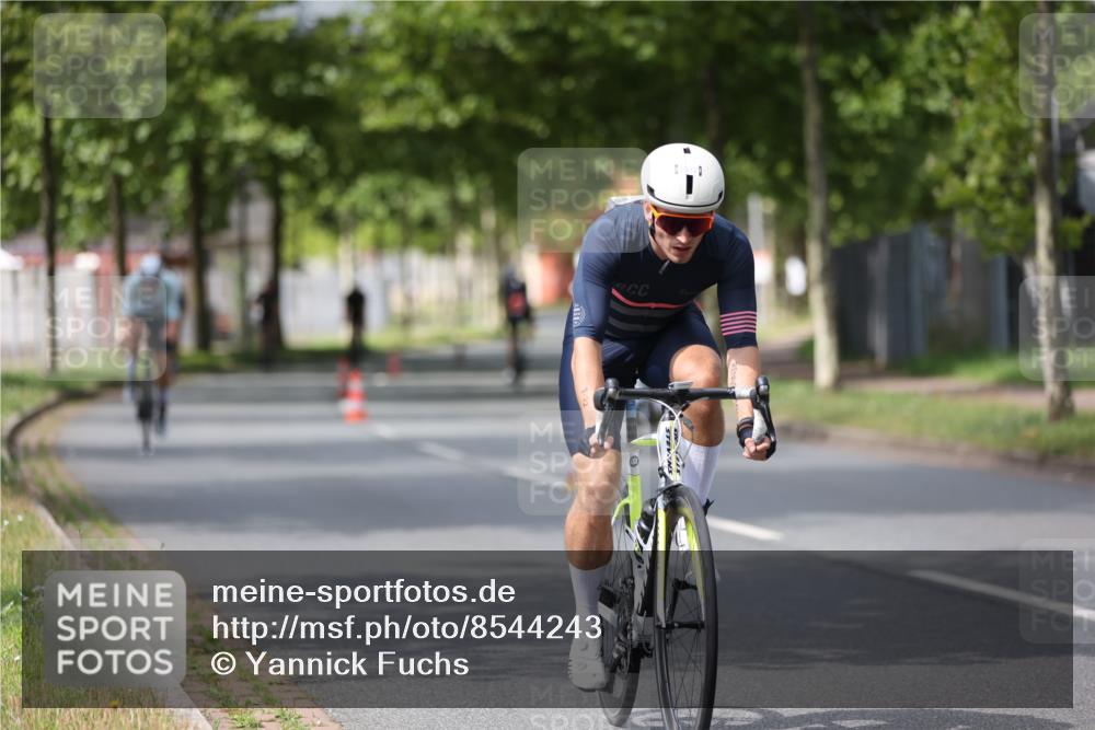 10.08.2025 - GEWOBA Citytriathlon Bremen Yannick Fuchs http://msf.ph/oto/8544243 10.08.2025 12:54:03 Radfahren 742, 750, 797, 1006, 1032, 1039 meine-sportfotos.de