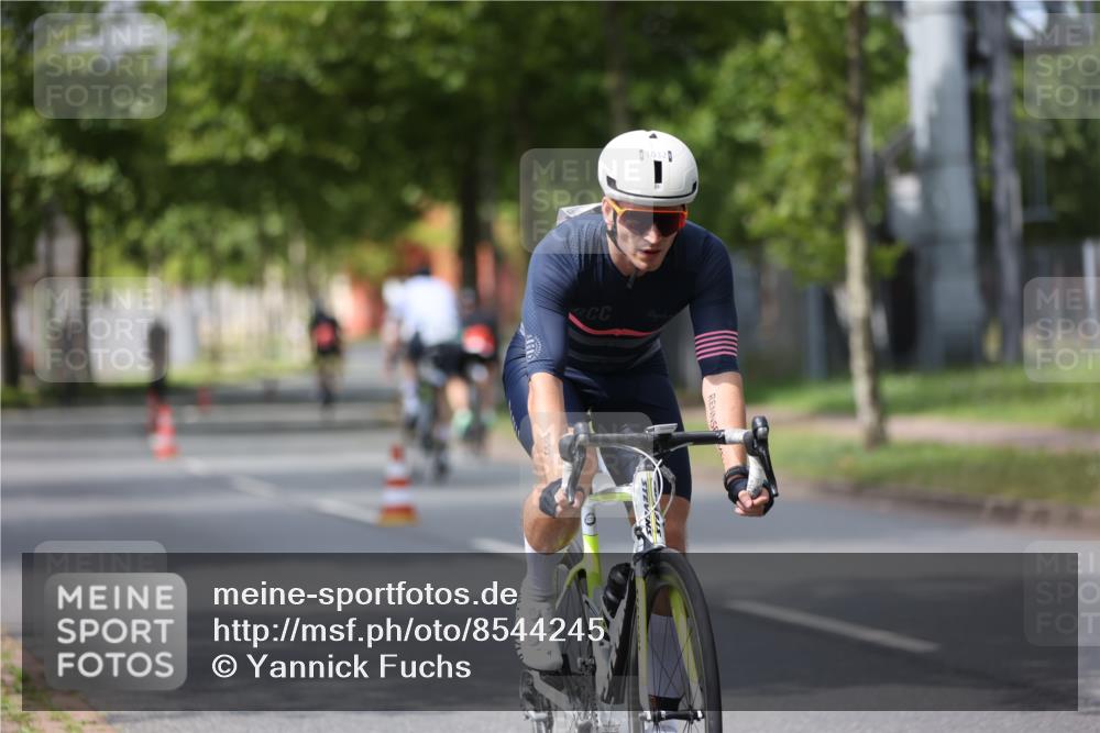 10.08.2025 - GEWOBA Citytriathlon Bremen Yannick Fuchs http://msf.ph/oto/8544245 10.08.2025 12:54:03 Radfahren 742, 750, 797, 1006, 1032, 1039 meine-sportfotos.de