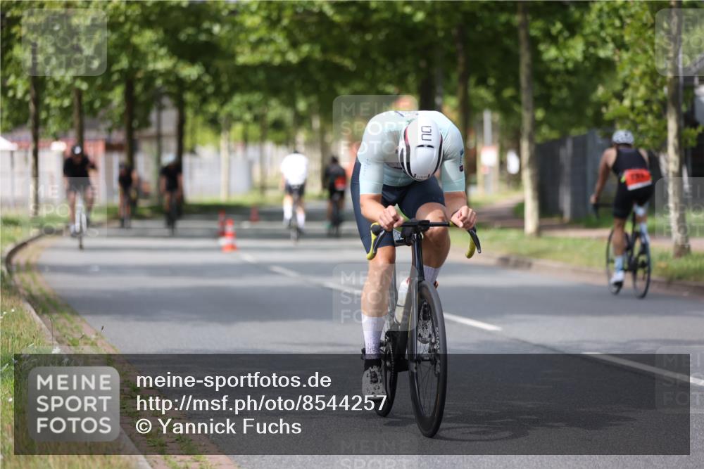 10.08.2025 - GEWOBA Citytriathlon Bremen Yannick Fuchs http://msf.ph/oto/8544257 10.08.2025 12:54:05 Radfahren 742, 750, 797, 1006, 1032, 1039 meine-sportfotos.de