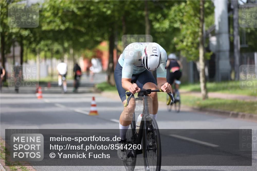 10.08.2025 - GEWOBA Citytriathlon Bremen Yannick Fuchs http://msf.ph/oto/8544260 10.08.2025 12:54:05 Radfahren 742, 750, 797, 1006, 1032, 1039 meine-sportfotos.de