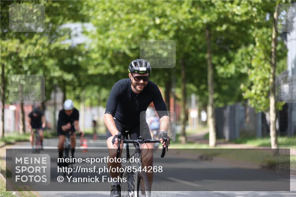 10.08.2025 - GEWOBA Citytriathlon Bremen Yannick Fuchs http://msf.ph/oto/8544268 10.08.2025 12:54:09 Radfahren 707, 740, 742, 750, 797, 1006, 1032, 1039 meine-sportfotos.de