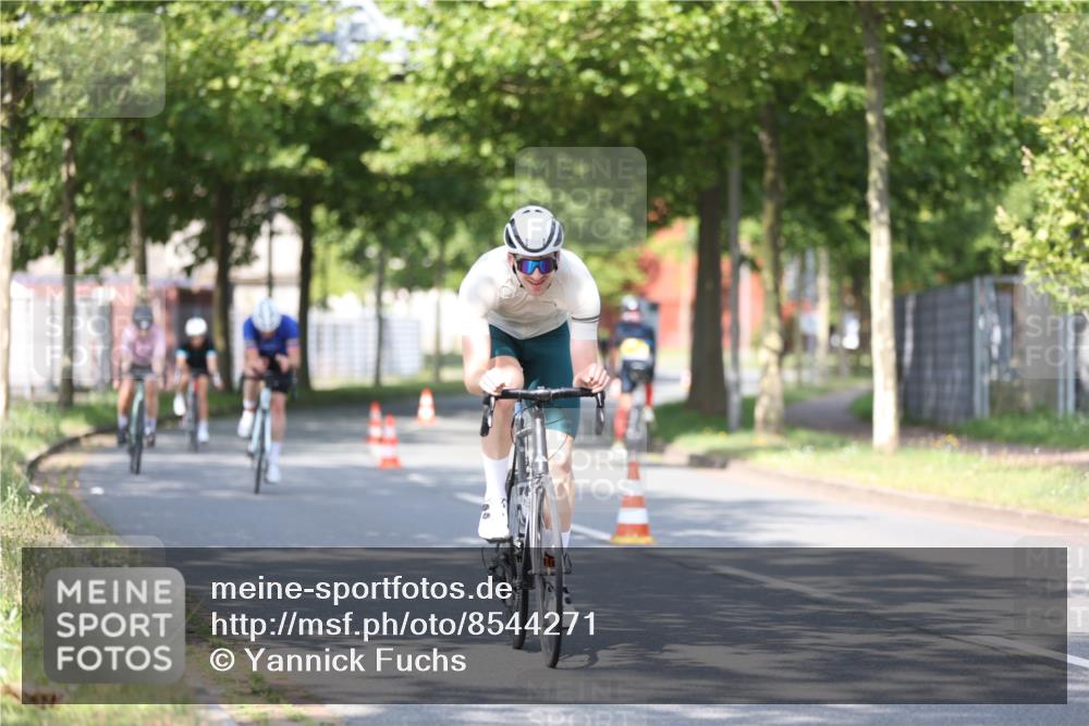 10.08.2025 - GEWOBA Citytriathlon Bremen Yannick Fuchs http://msf.ph/oto/8544271 10.08.2025 10:56:38 Radfahren 31, 67, 203, 447, 455 meine-sportfotos.de