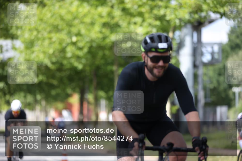 10.08.2025 - GEWOBA Citytriathlon Bremen Yannick Fuchs http://msf.ph/oto/8544274 10.08.2025 12:54:09 Radfahren 707, 740, 742, 750, 797, 1006, 1032, 1039 meine-sportfotos.de