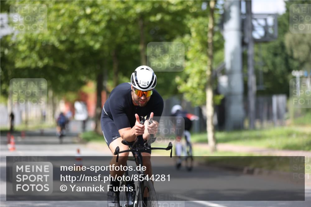 10.08.2025 - GEWOBA Citytriathlon Bremen Yannick Fuchs http://msf.ph/oto/8544281 10.08.2025 12:54:10 Radfahren 618, 707, 740, 742, 750, 797, 1006, 1032, 1039 meine-sportfotos.de