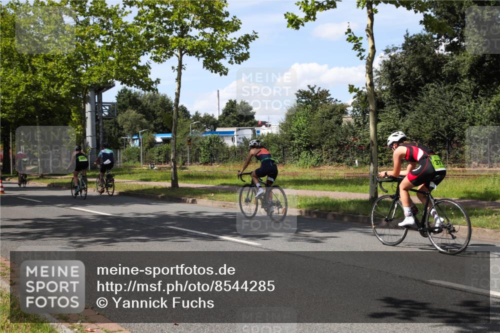 10.08.2025 - GEWOBA Citytriathlon Bremen Yannick Fuchs http://msf.ph/oto/8544285 10.08.2025 14:48:43 Radfahren 179, 181, 276, 365, 389, 426, 487 meine-sportfotos.de