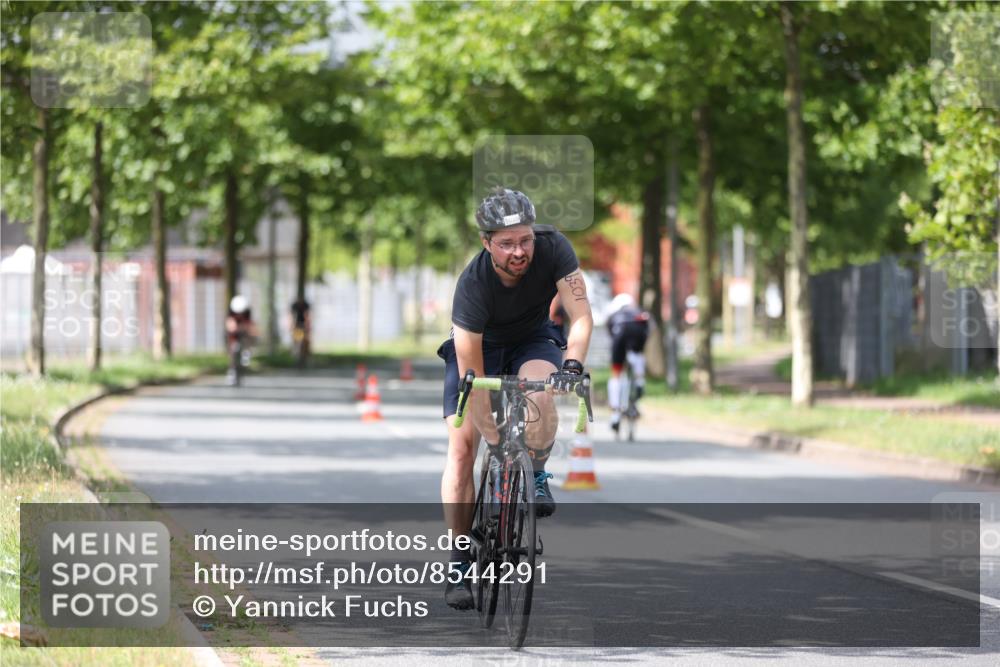 10.08.2025 - GEWOBA Citytriathlon Bremen Yannick Fuchs http://msf.ph/oto/8544291 10.08.2025 12:54:12 Radfahren 618, 707, 740, 742, 750, 797, 1006, 1032, 1039 meine-sportfotos.de