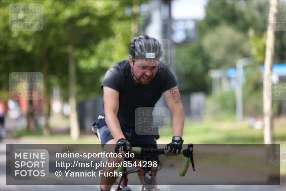 10.08.2025 - GEWOBA Citytriathlon Bremen Yannick Fuchs http://msf.ph/oto/8544298 10.08.2025 12:54:12 Radfahren 618, 707, 740, 742, 750, 797, 1006, 1032, 1039 meine-sportfotos.de