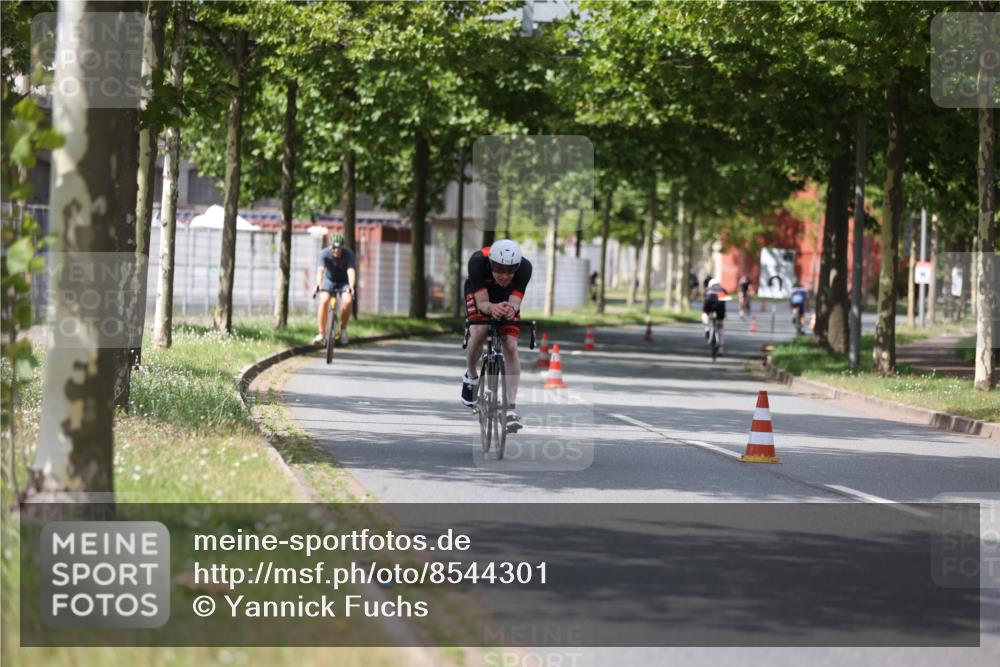 10.08.2025 - GEWOBA Citytriathlon Bremen Yannick Fuchs http://msf.ph/oto/8544301 10.08.2025 12:54:15 Radfahren 618, 707, 740, 742, 750, 797, 1006, 1032, 1039 meine-sportfotos.de