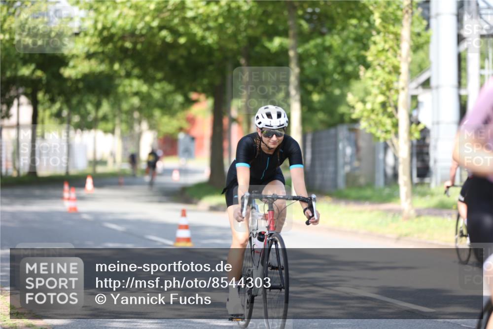10.08.2025 - GEWOBA Citytriathlon Bremen Yannick Fuchs http://msf.ph/oto/8544303 10.08.2025 10:56:43 Radfahren 31, 67, 145, 203, 447, 455, 501 meine-sportfotos.de