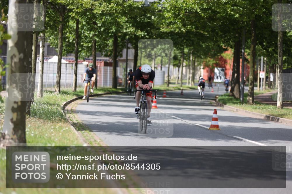 10.08.2025 - GEWOBA Citytriathlon Bremen Yannick Fuchs http://msf.ph/oto/8544305 10.08.2025 12:54:15 Radfahren 618, 707, 740, 742, 750, 797, 1006, 1032, 1039 meine-sportfotos.de