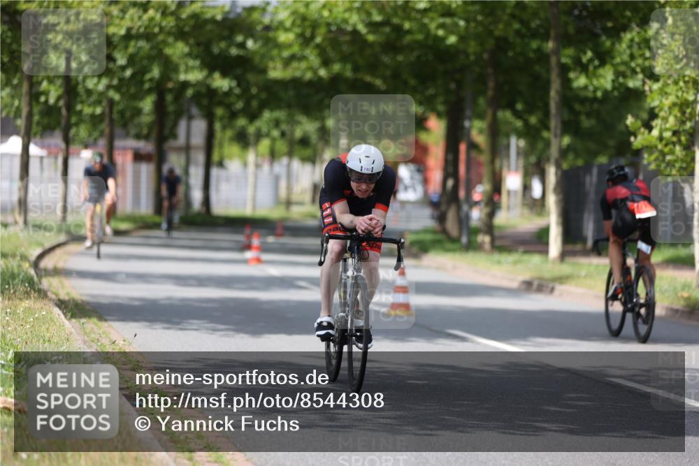 10.08.2025 - GEWOBA Citytriathlon Bremen Yannick Fuchs http://msf.ph/oto/8544308 10.08.2025 12:54:16 Radfahren 618, 707, 740, 742, 750, 797, 1006, 1032, 1039 meine-sportfotos.de
