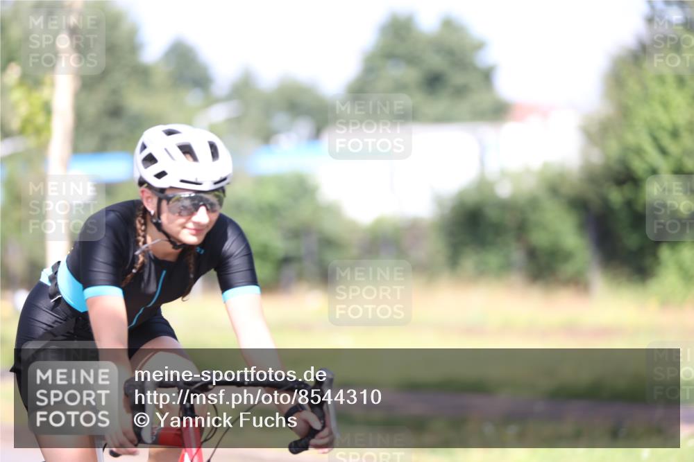 10.08.2025 - GEWOBA Citytriathlon Bremen Yannick Fuchs http://msf.ph/oto/8544310 10.08.2025 10:56:43 Radfahren 31, 67, 145, 203, 447, 455, 501 meine-sportfotos.de