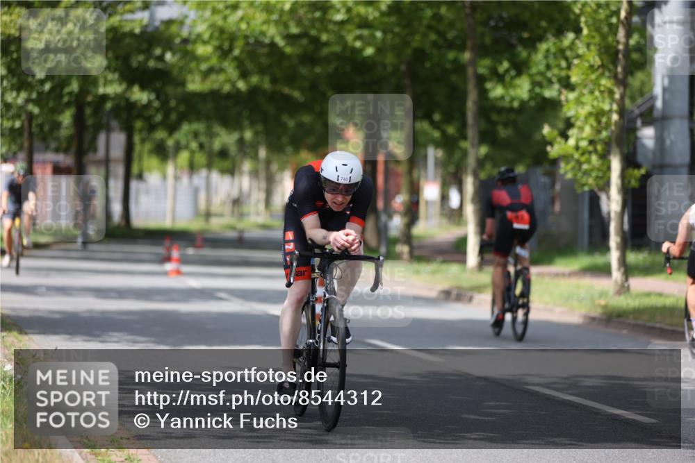 10.08.2025 - GEWOBA Citytriathlon Bremen Yannick Fuchs http://msf.ph/oto/8544312 10.08.2025 12:54:16 Radfahren 618, 707, 740, 742, 750, 797, 1006, 1032, 1039 meine-sportfotos.de