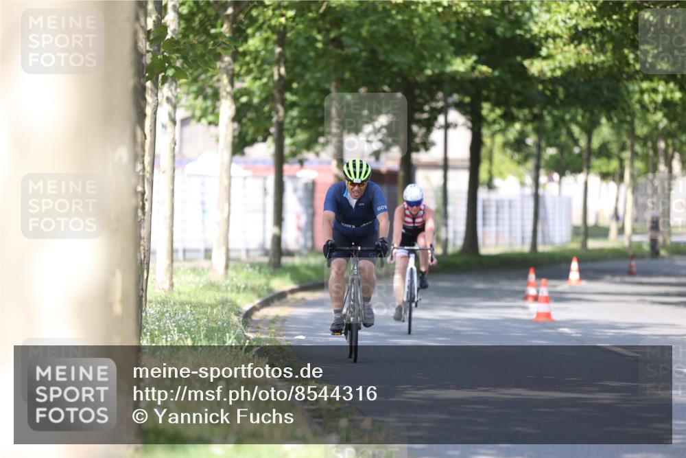 10.08.2025 - GEWOBA Citytriathlon Bremen Yannick Fuchs http://msf.ph/oto/8544316 10.08.2025 10:56:53 Radfahren 67, 101, 145, 203, 447, 454, 455, 501 meine-sportfotos.de