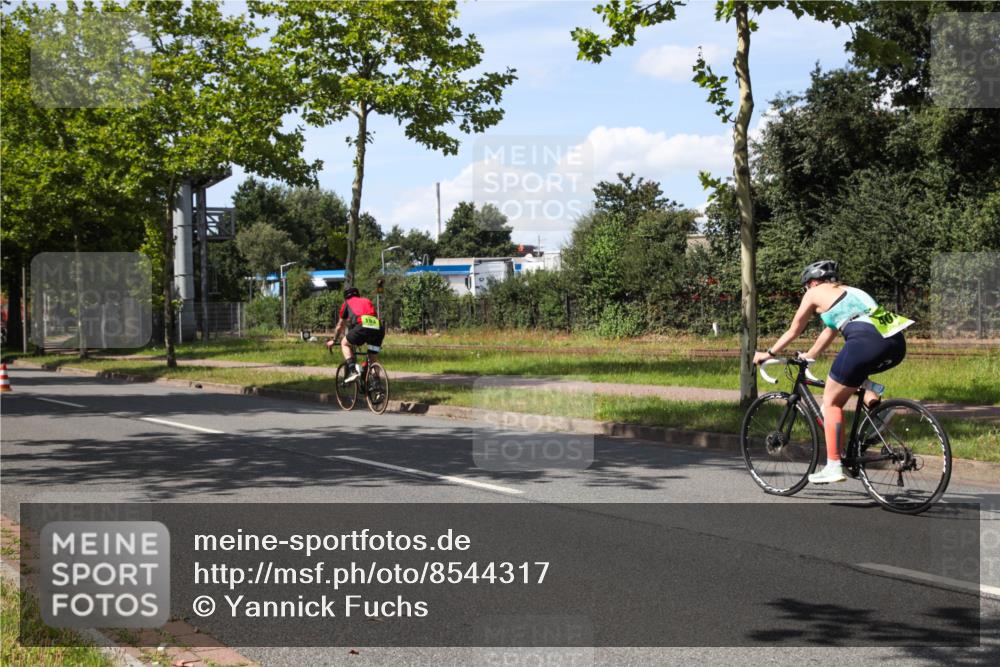 10.08.2025 - GEWOBA Citytriathlon Bremen Yannick Fuchs http://msf.ph/oto/8544317 10.08.2025 14:48:54 Radfahren 179, 181, 276, 318, 351, 365, 389, 403, 426, 487 meine-sportfotos.de