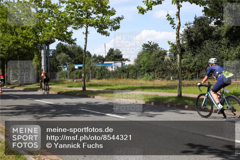 10.08.2025 - GEWOBA Citytriathlon Bremen Yannick Fuchs http://msf.ph/oto/8544321 10.08.2025 14:48:58 Radfahren 179, 181, 276, 318, 351, 365, 403, 426, 487 meine-sportfotos.de