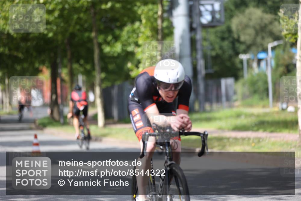 10.08.2025 - GEWOBA Citytriathlon Bremen Yannick Fuchs http://msf.ph/oto/8544322 10.08.2025 12:54:16 Radfahren 618, 707, 740, 742, 750, 797, 1006, 1032, 1039 meine-sportfotos.de