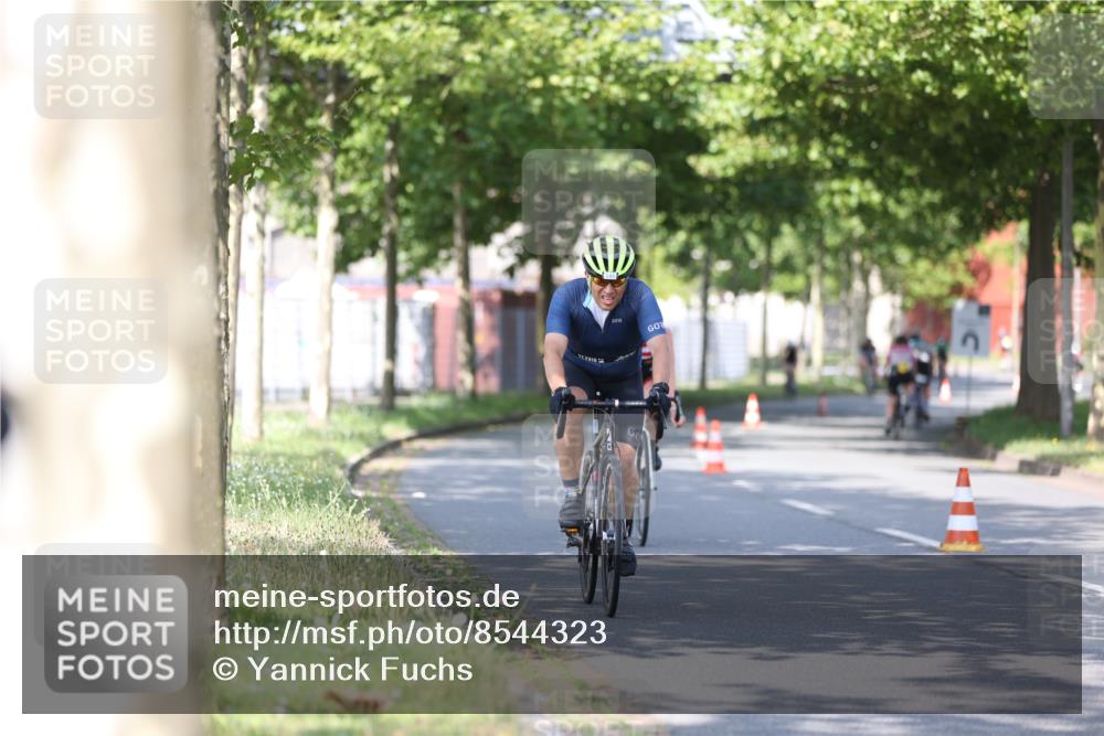10.08.2025 - GEWOBA Citytriathlon Bremen Yannick Fuchs http://msf.ph/oto/8544323 10.08.2025 10:56:54 Radfahren 5, 67, 101, 145, 203, 447, 454, 501 meine-sportfotos.de