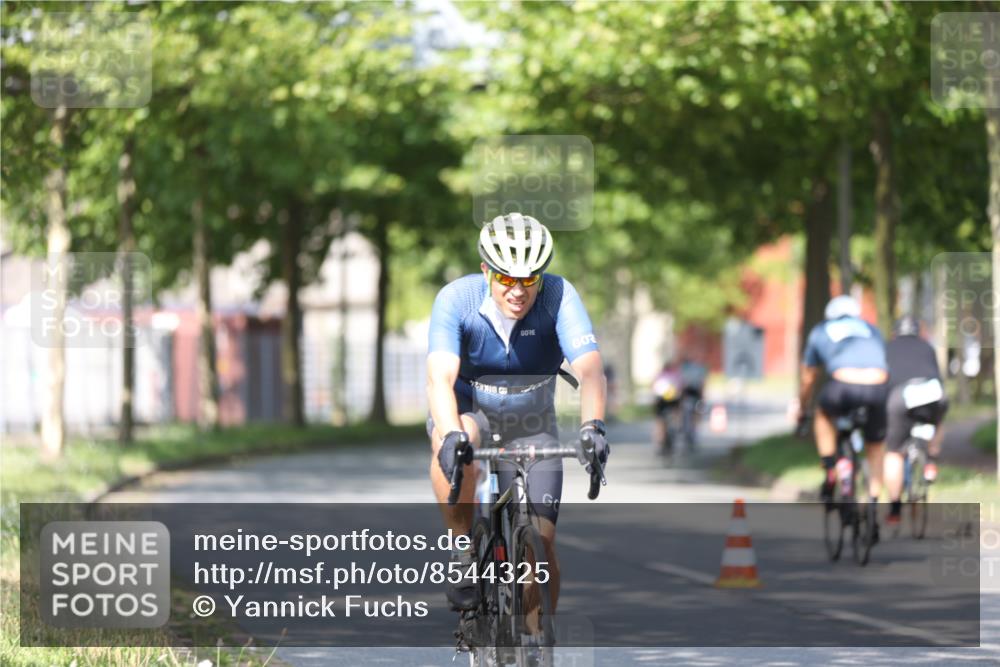 10.08.2025 - GEWOBA Citytriathlon Bremen Yannick Fuchs http://msf.ph/oto/8544325 10.08.2025 10:56:55 Radfahren 5, 67, 101, 145, 454, 501 meine-sportfotos.de