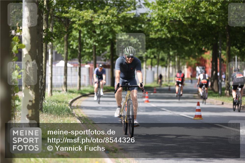 10.08.2025 - GEWOBA Citytriathlon Bremen Yannick Fuchs http://msf.ph/oto/8544326 10.08.2025 12:54:19 Radfahren 582, 618, 707, 740, 742, 750, 789, 1006, 1039 meine-sportfotos.de