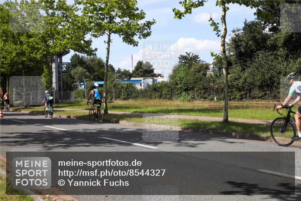 10.08.2025 - GEWOBA Citytriathlon Bremen Yannick Fuchs http://msf.ph/oto/8544327 10.08.2025 14:49:00 Radfahren 181, 318, 351, 403 meine-sportfotos.de